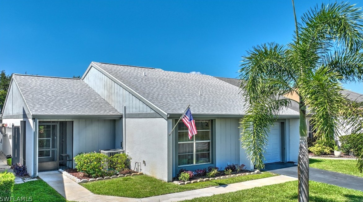 9801 Maplecrest Cir, Lehigh Acres, FL 33936