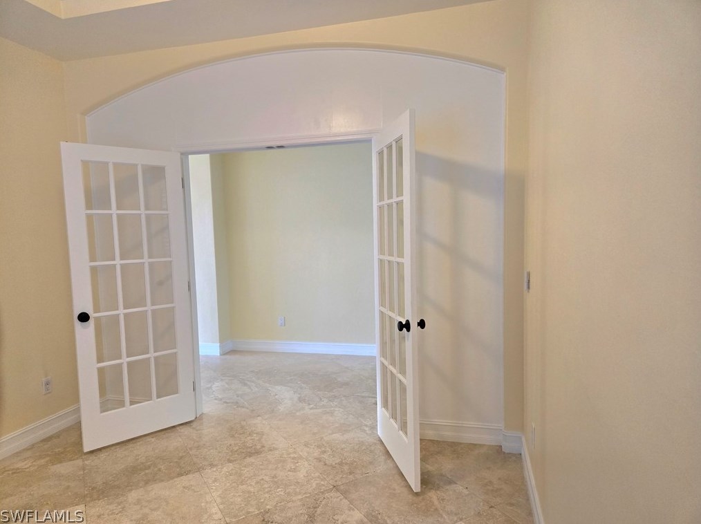 1430 Serrano Cir, Naples FL 34105-4952 exterior