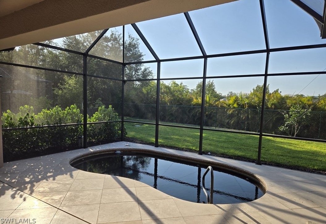 1430 Serrano Cir, Naples FL 34105-4952 exterior