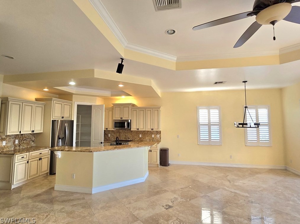 1430 Serrano Cir, Naples FL 34105-4952 exterior