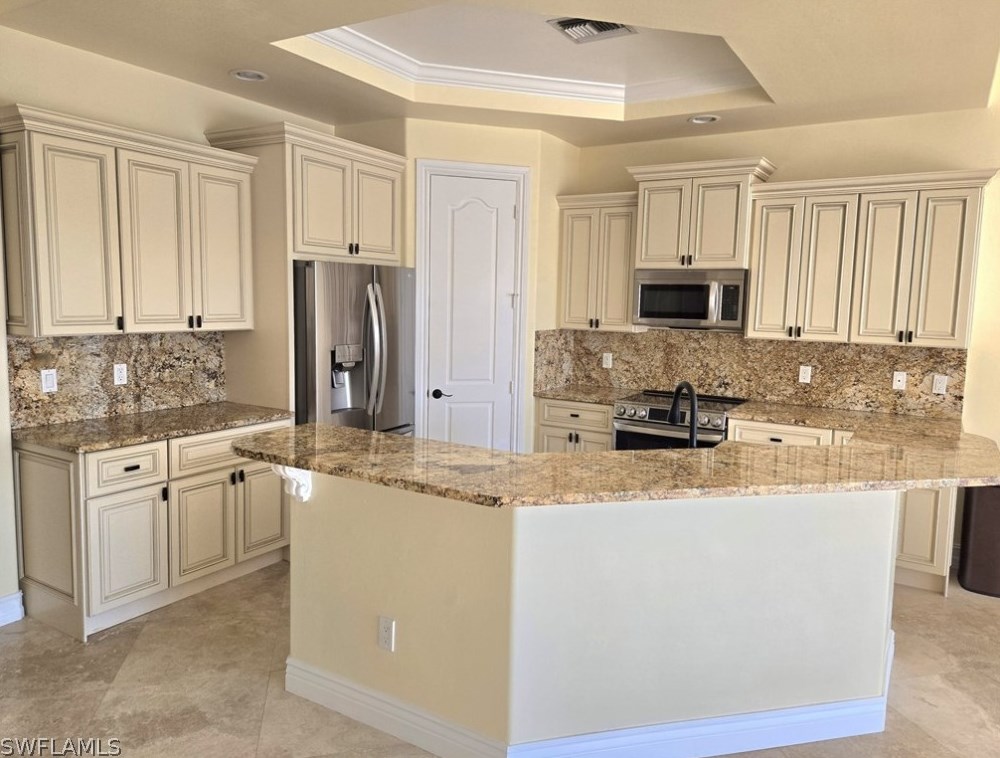 1430 Serrano Cir, Naples FL 34105-4952 exterior