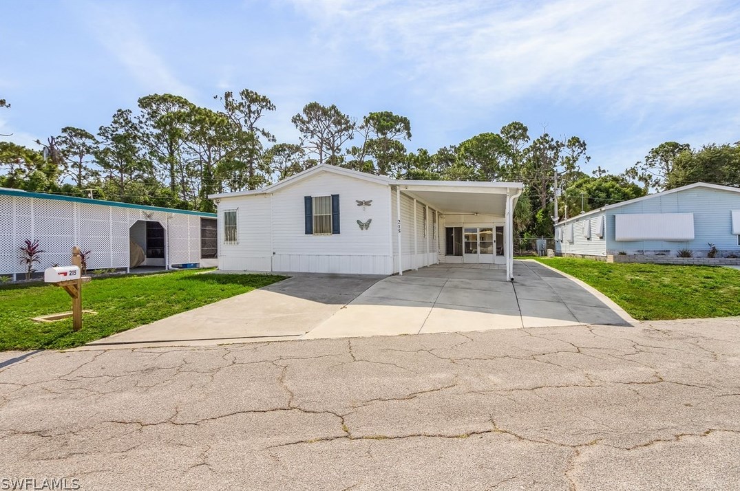 215 Shrub Ln, Fort Myers, FL 33917-7417