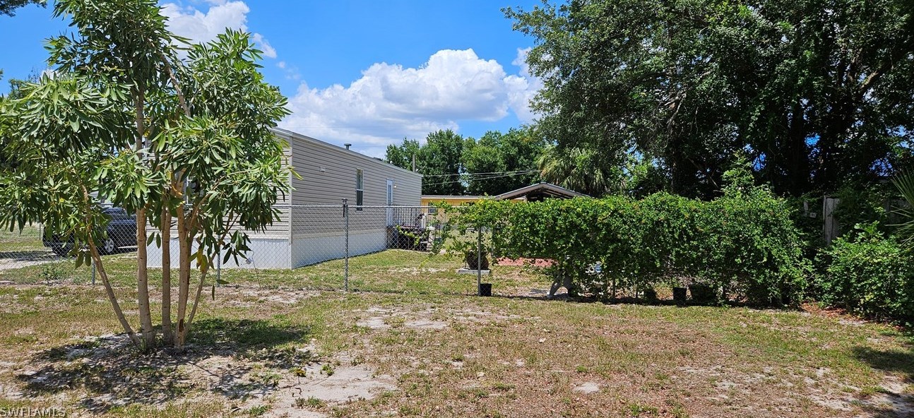 8406 Mcdaniel Dr, Fort Myers, FL 33917-7604