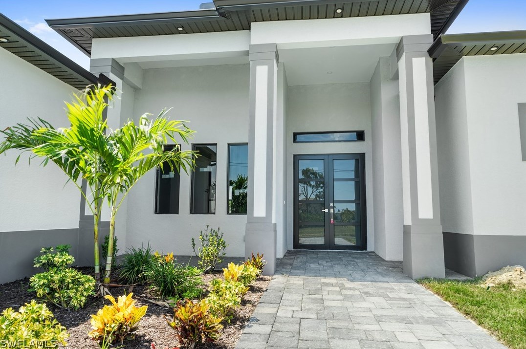 4327 31st Ter, Cape Coral, FL 33993-8034