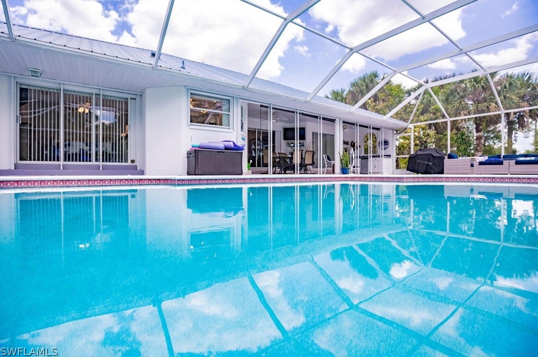 401 Jefferson Ave, Lehigh Acres FL  33936-4347 exterior