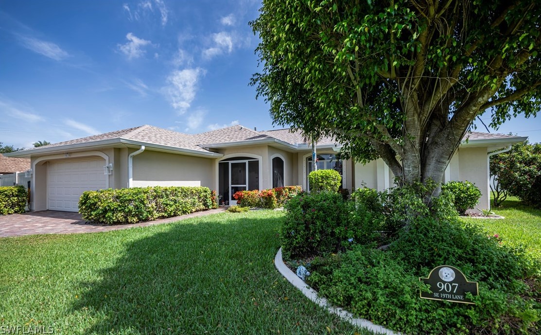 907 19th Ln, Cape Coral, FL 33990-2351