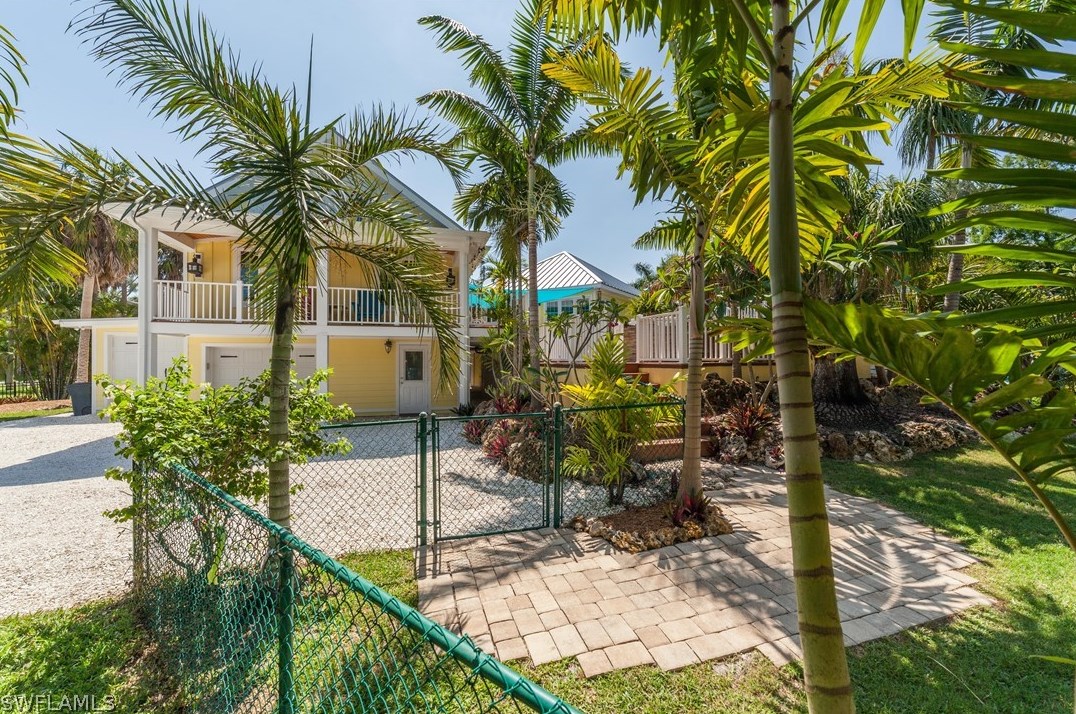 7146 Congdon Rd, Fort Myers, FL 33908-4215