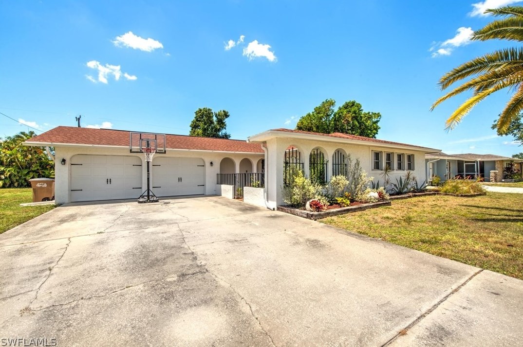 532 36th St, Cape Coral, FL 33904-4945