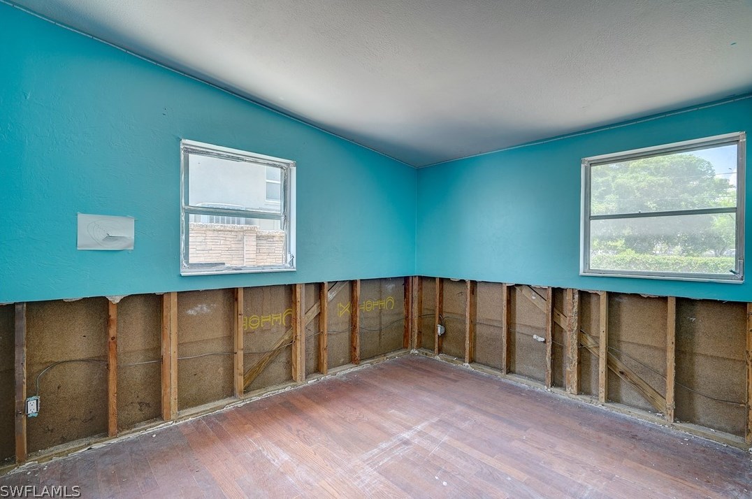 1897 Hbr Ln, Naples FL 34104-0317 exterior