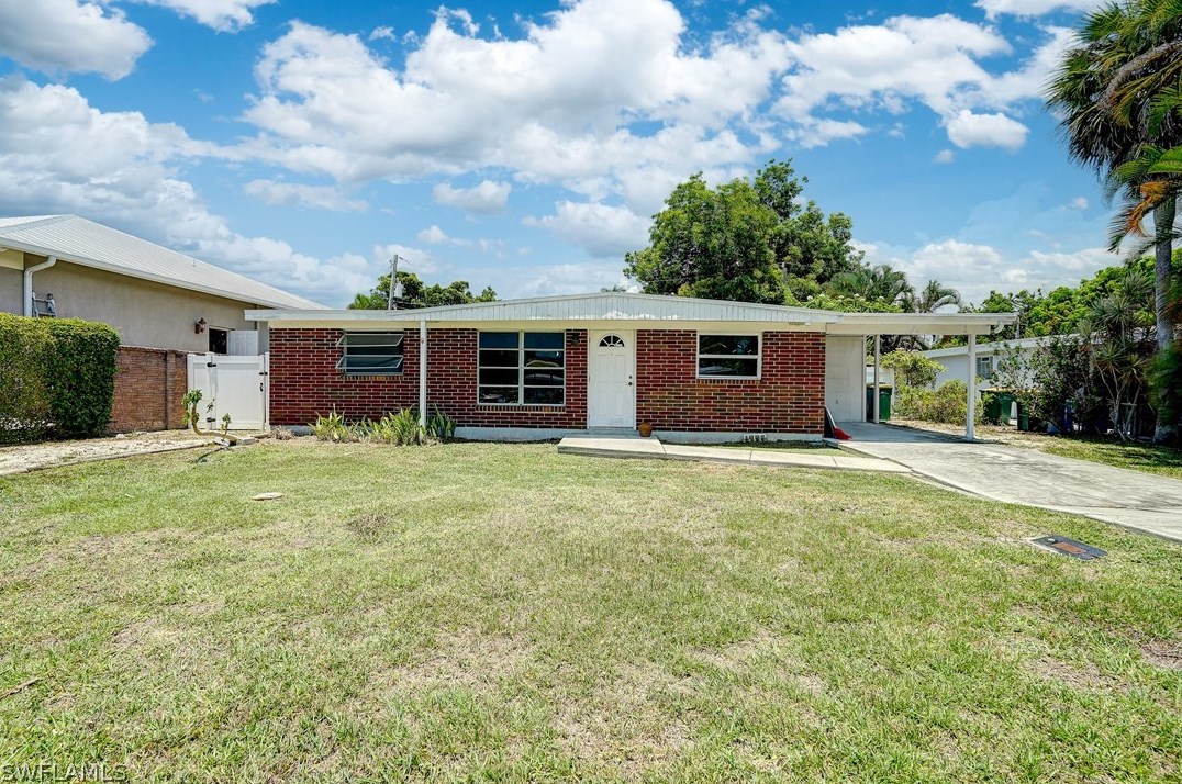 1897 Harbor Ln, Naples, FL 34104-4268