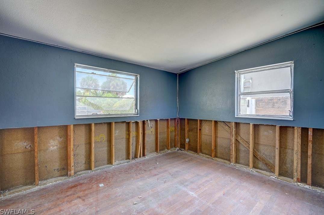 1897 Hbr Ln, Naples FL 34104-0317 exterior