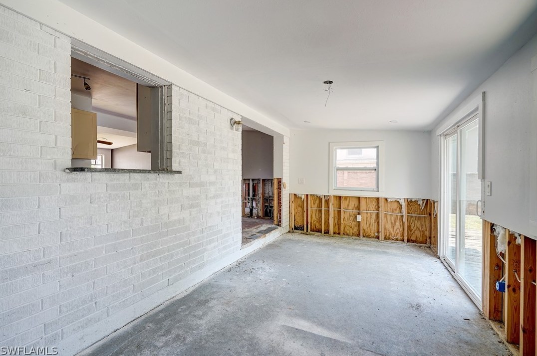 1897 Hbr Ln, Naples FL 34104-0317 exterior