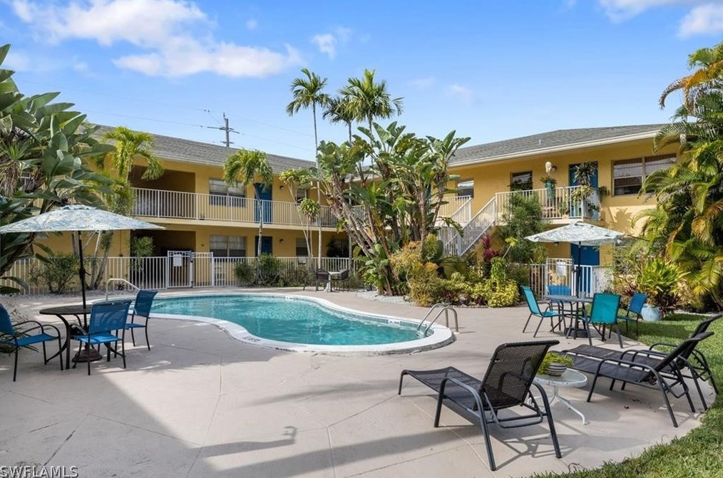 4290 Gulfstream Dr #13, Naples, FL 34112