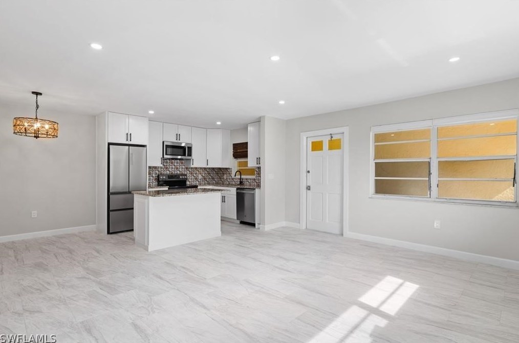 4290 Gulfstream Dr, Naples FL 34112-6827 exterior