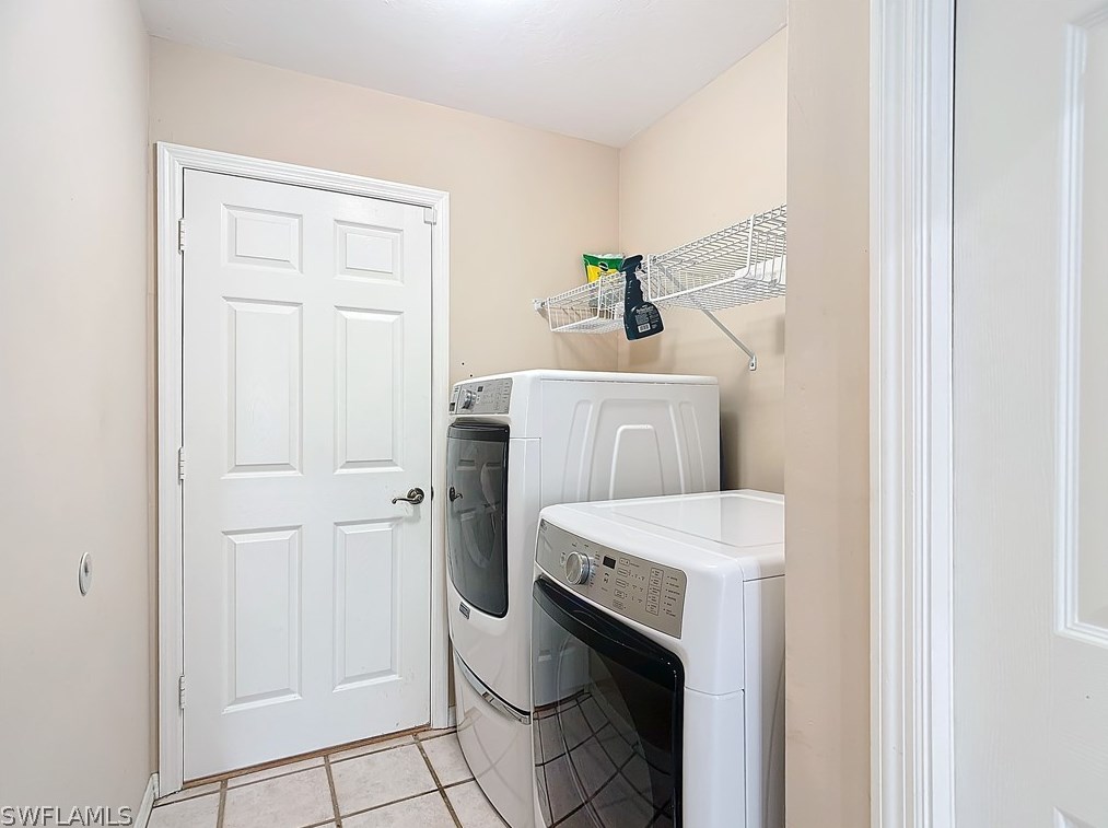 3661 5th Ave, Naples FL  34117-4109 exterior