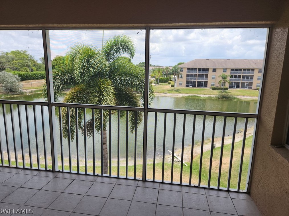 9660 Victoria Ln, Naples FL  34109-1677 exterior