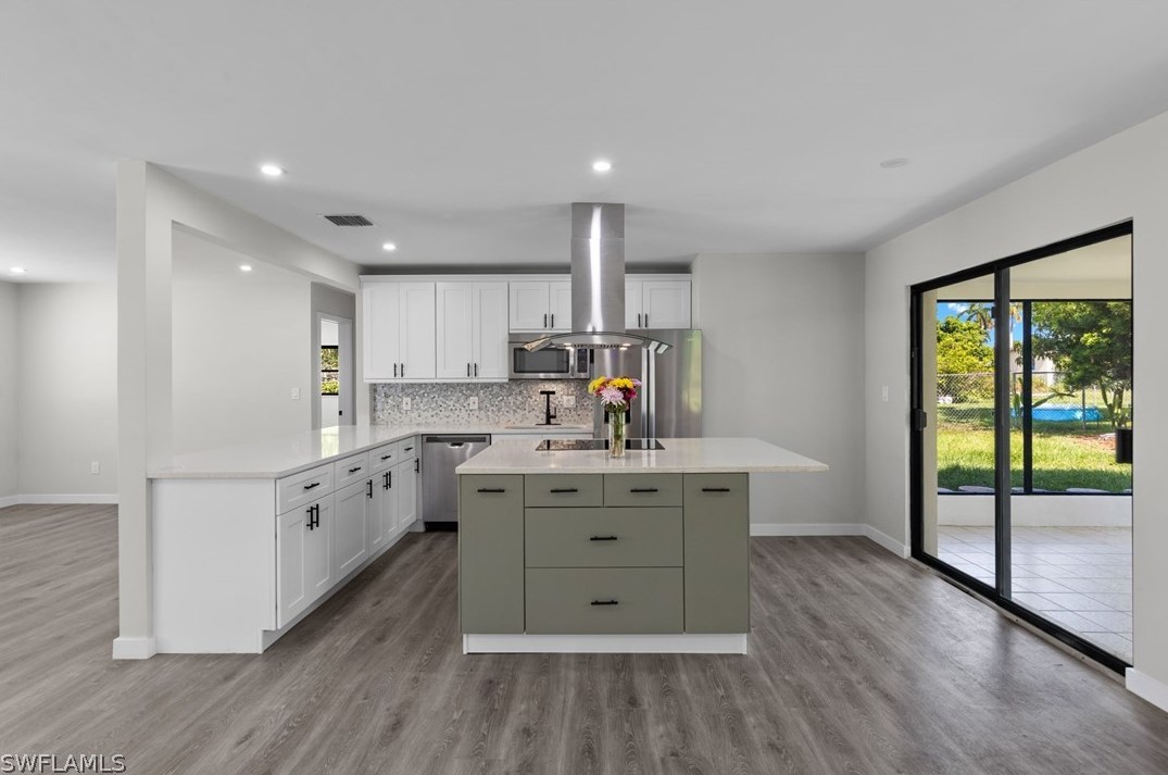 4104 River Dr, Fort Myers, FL 33916-2836