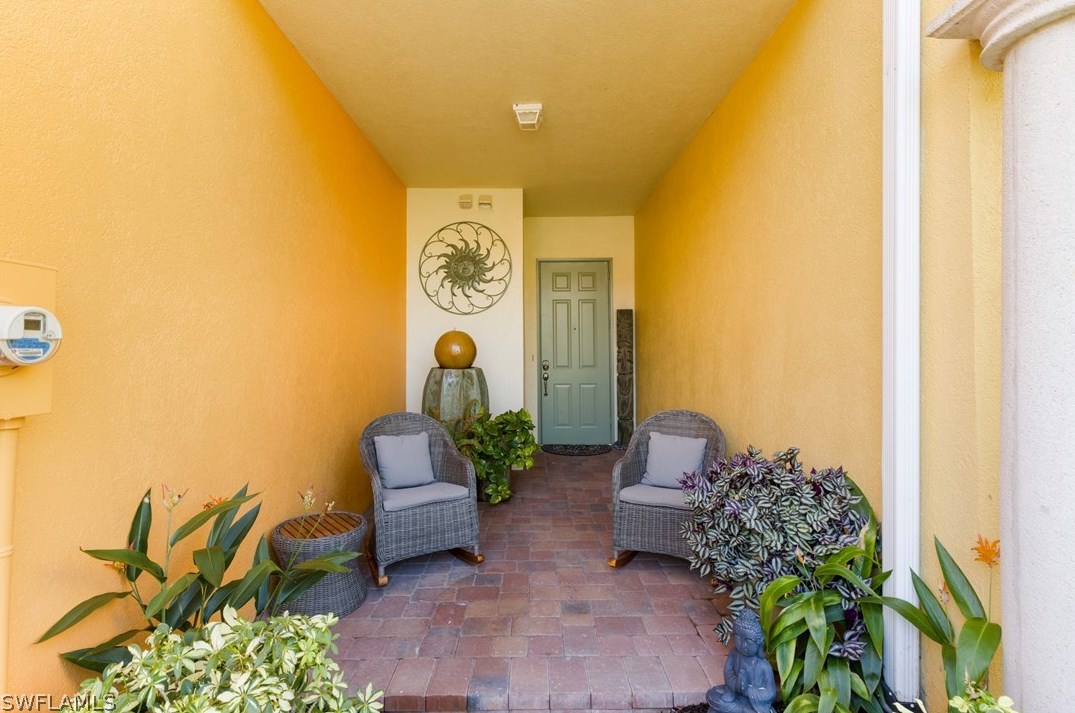 9821 Healthpark Cir, Fort Myers, FL 33908-8705
