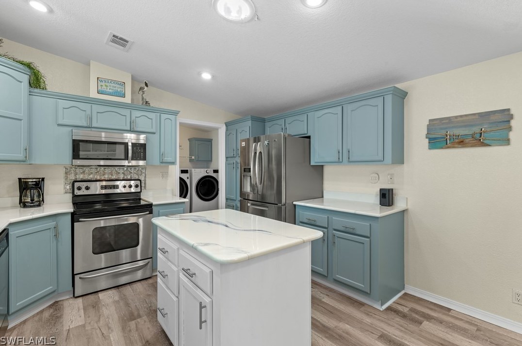 2950 Sloop Ln, Saint James City FL  33956-2388 exterior