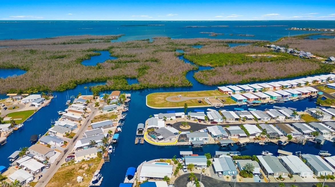 2950 Sloop Ln, Saint James City FL  33956-2388 exterior