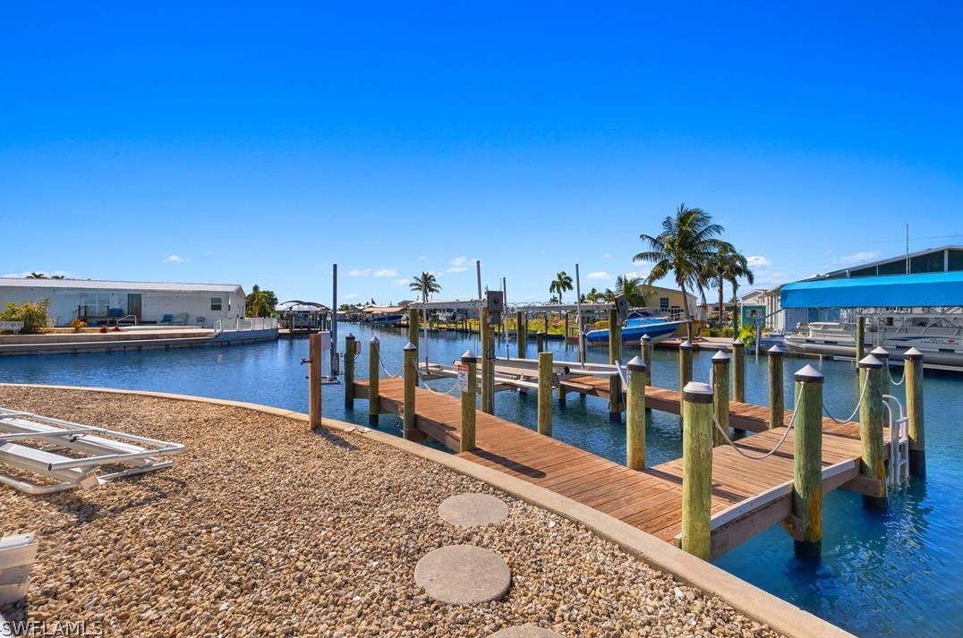 2950 Sloop Ln, Saint James City FL  33956-2388 exterior