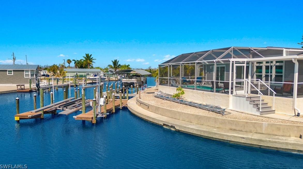 2950 Sloop Ln, Saint James City FL  33956-2388 exterior