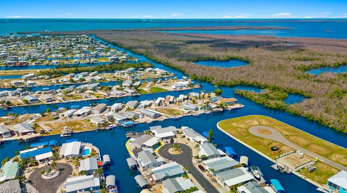 2950 Sloop Ln, Saint James City FL  33956-2388 exterior