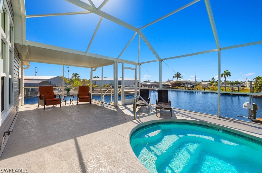 2950 Sloop Ln, Saint James City FL  33956-2388 exterior