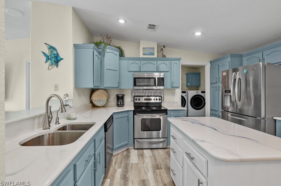 2950 Sloop Ln, Saint James City FL  33956-2388 exterior