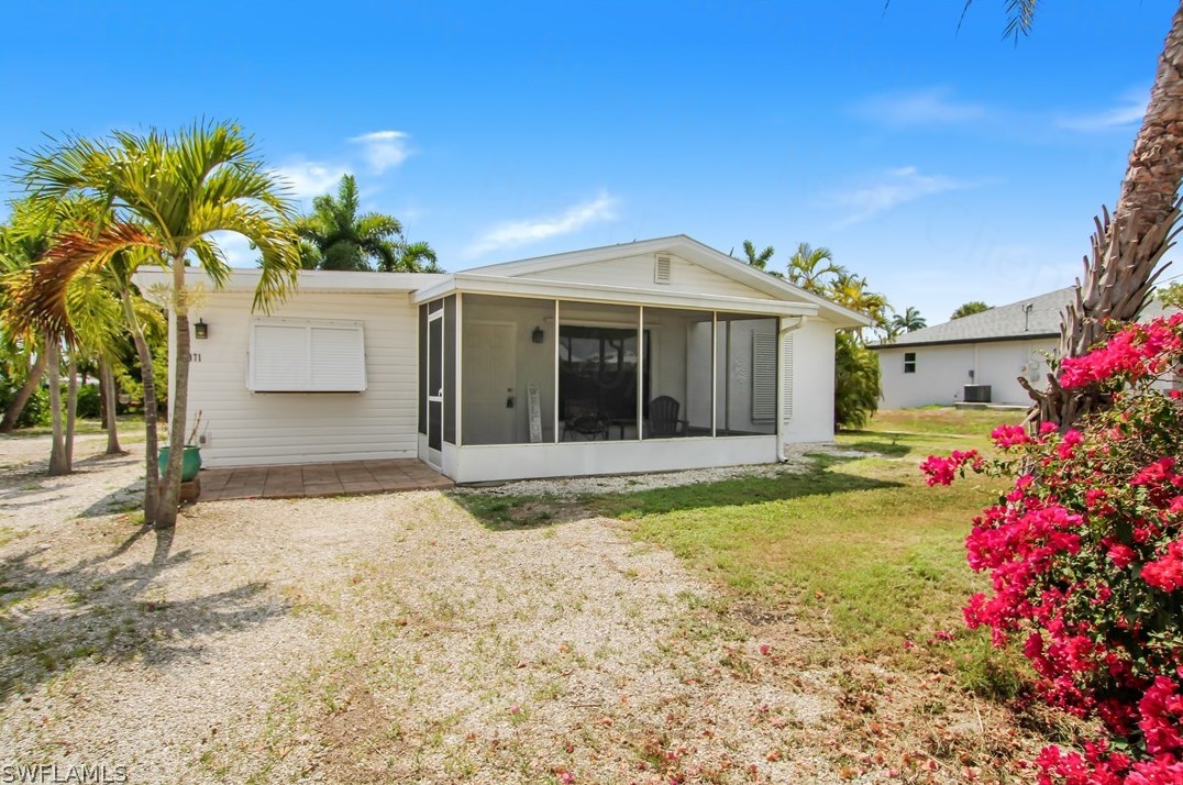 2371 Baybreeze St, Saint James City, FL 33956