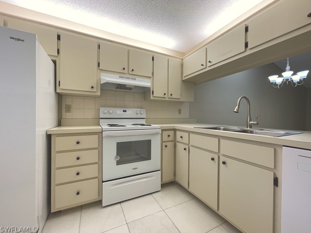 9275 Lake Park Dr #204, Fort Myers, FL 33919
