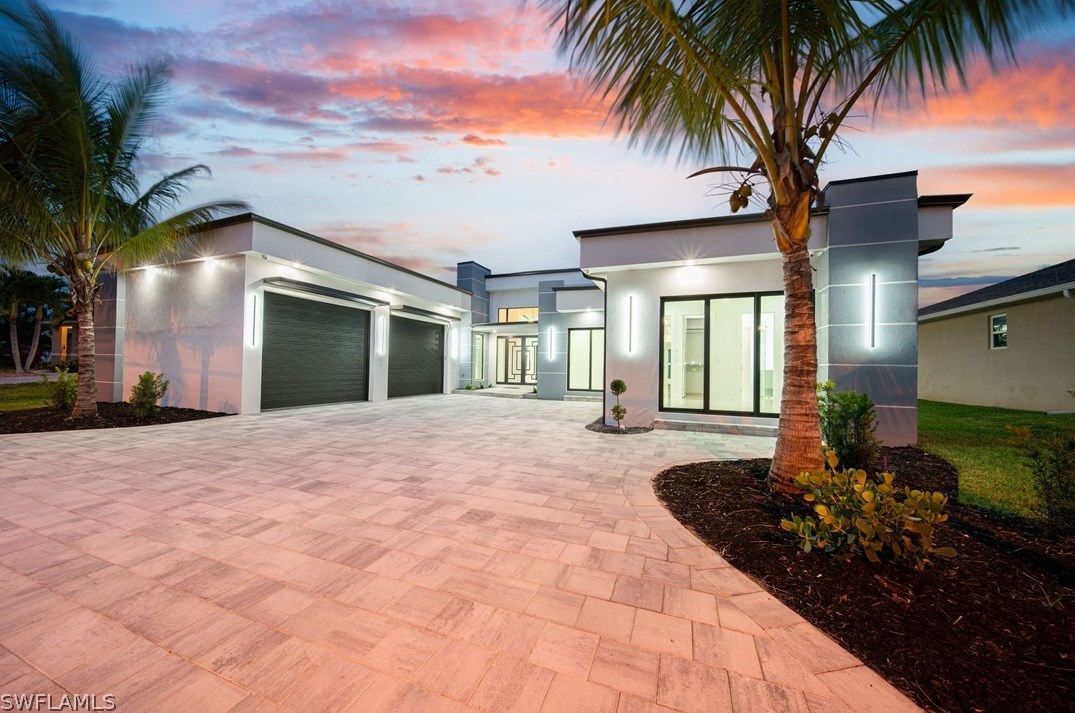 916 Mohawk Pkwy, Cape Coral, FL 33914-5751