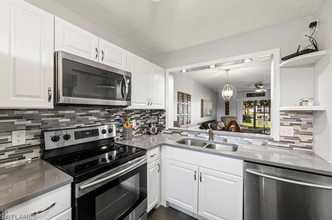 9261 Central Park Dr, Fort Myers, FL 33919-4831