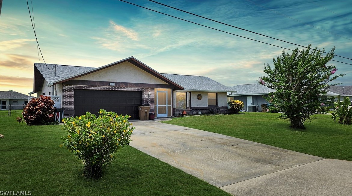 1024 Van Loon Ln, Cape Coral, FL 33909-2637