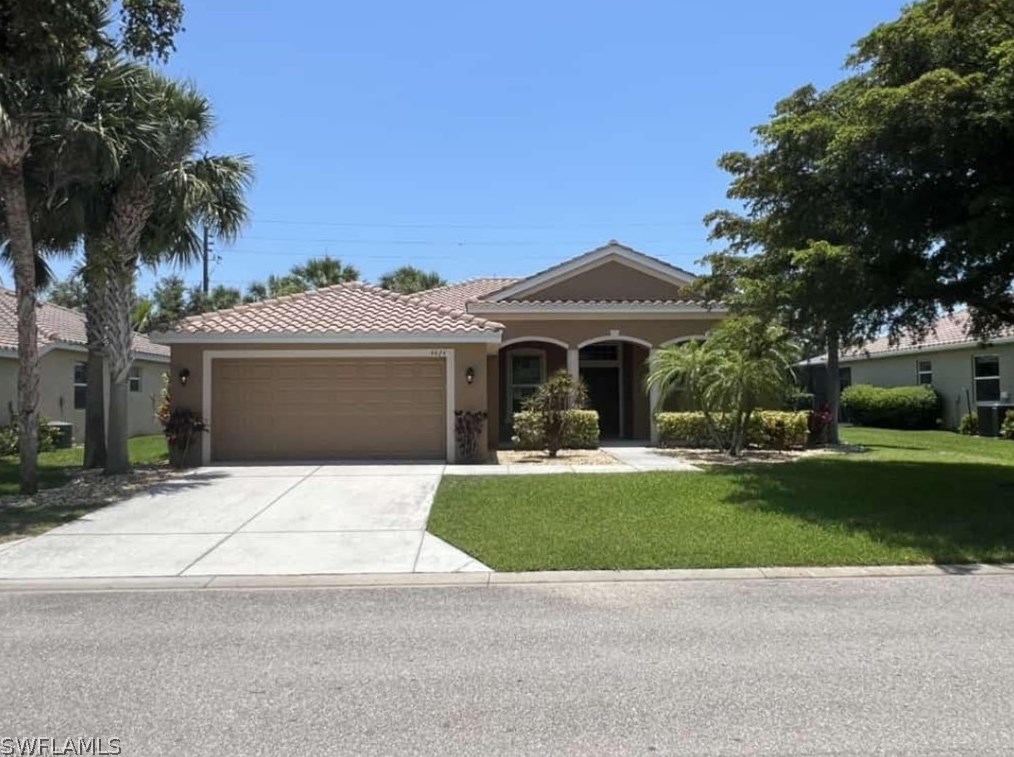 4424 Broadleaf Cir, Fort Myers, FL 33908-4879