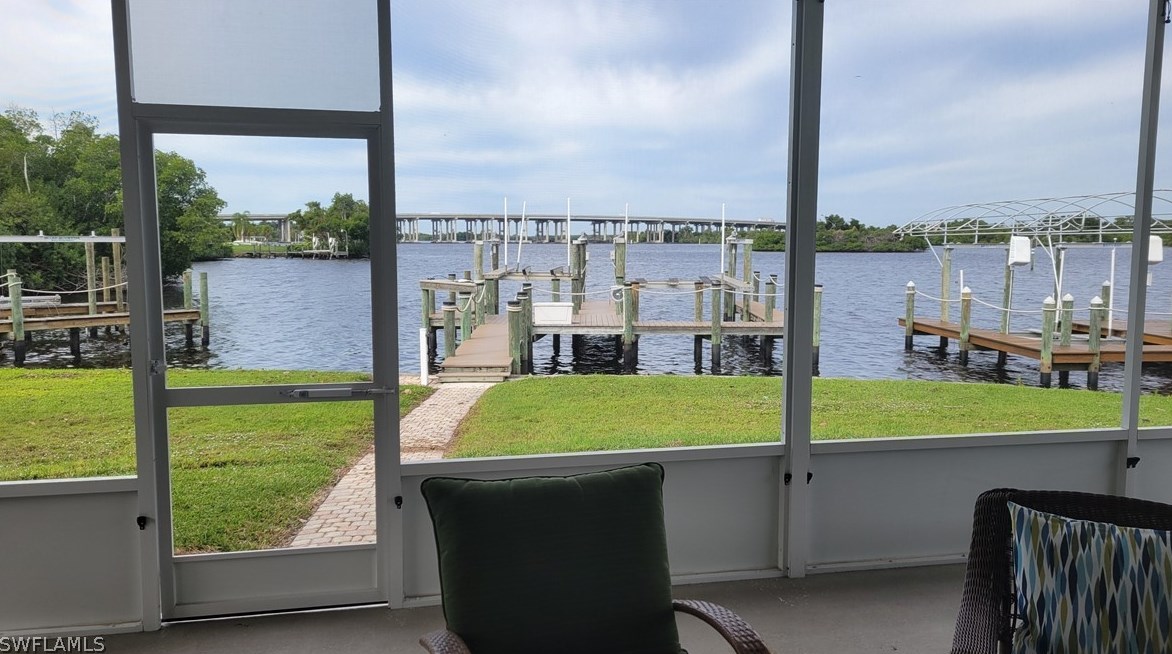 339 Shoreland Dr, Fort Myers FL  33905-3147 exterior