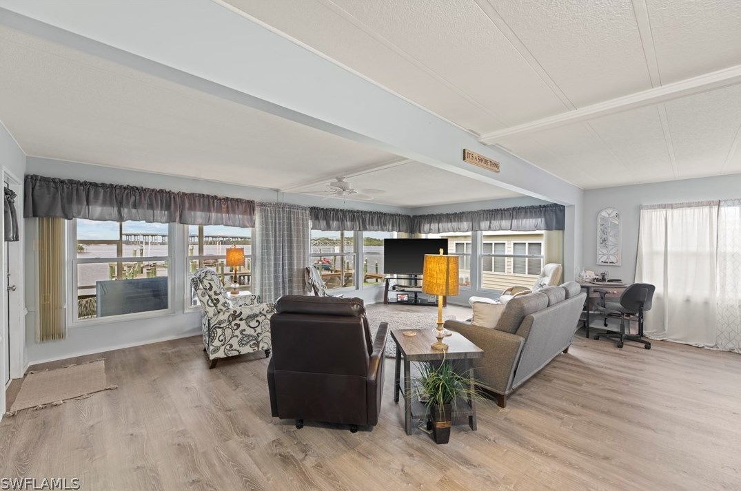 339 Shoreland Dr, Fort Myers FL  33905-3147 exterior