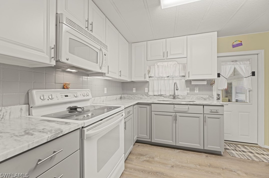 339 Shoreland Dr, Fort Myers FL  33905-3147 exterior