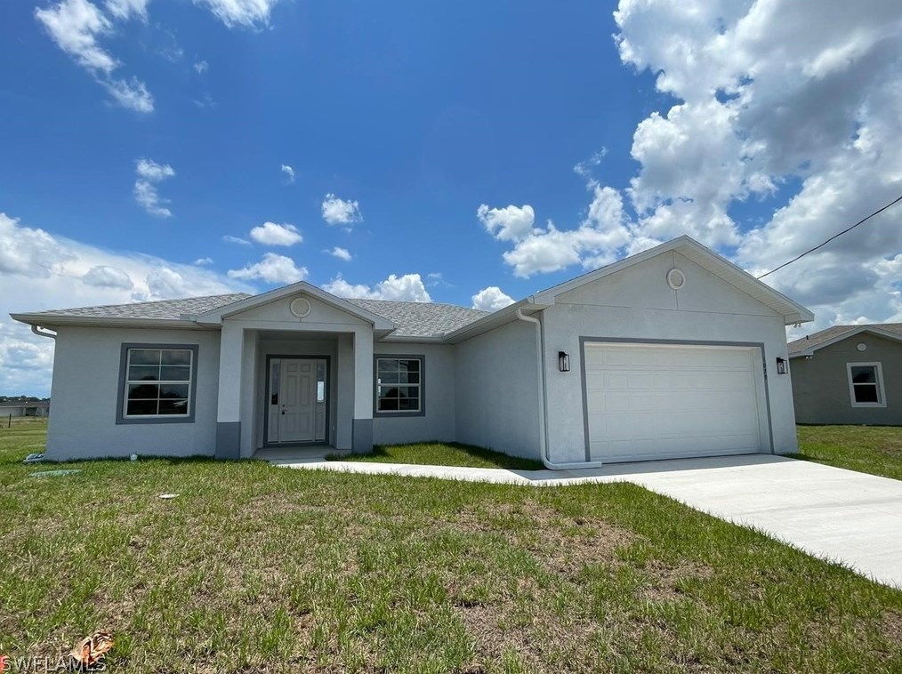 1079 Saturn Ct, Labelle, FL 33935