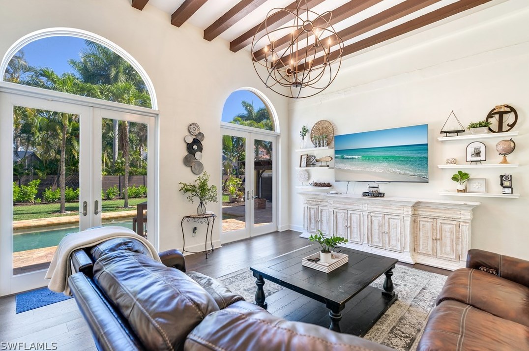 1221 Canterbury Dr, Fort Myers FL  33901-8762 exterior