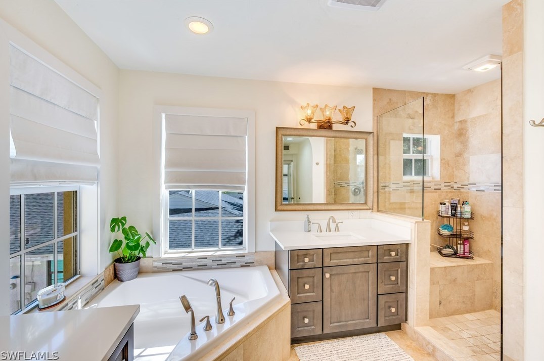 1221 Canterbury Dr, Fort Myers FL  33901-8762 exterior