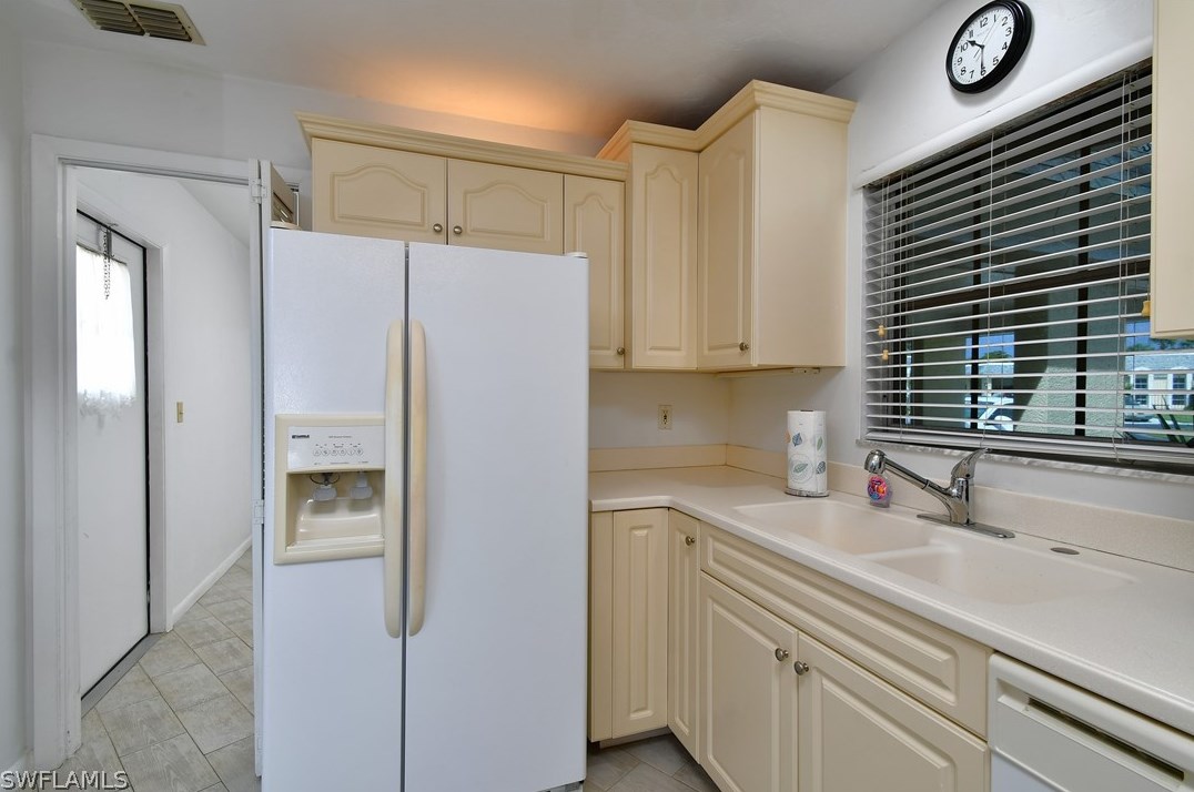 2 Regency Ct, Lehigh Acres FL  33936-5287 exterior