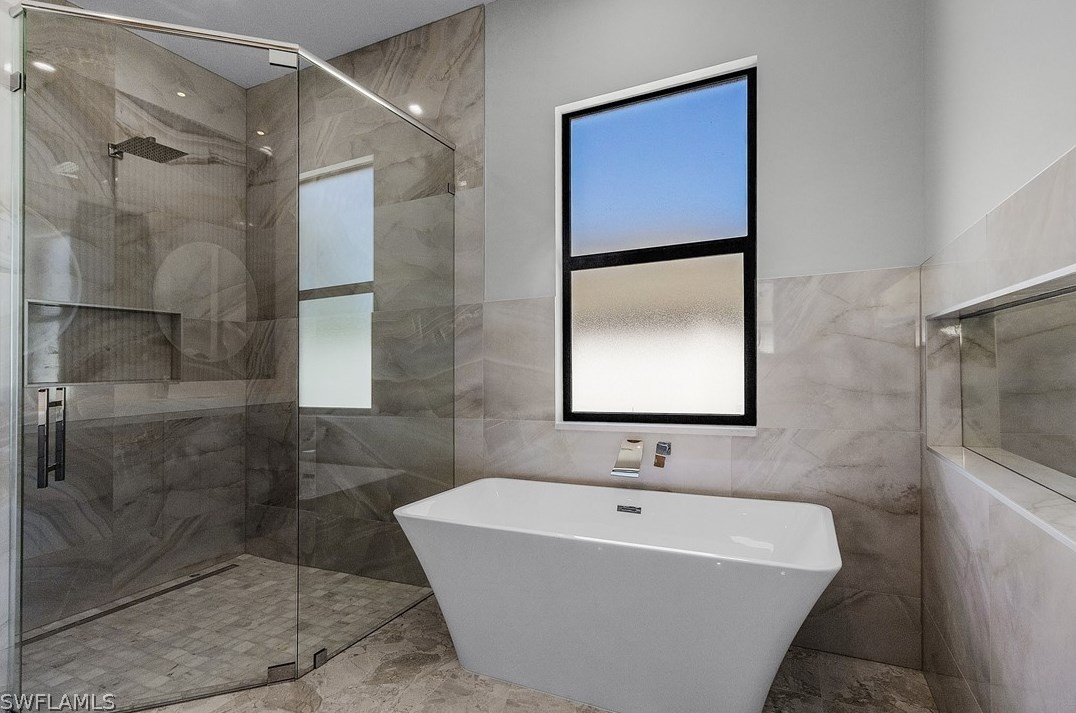 689 101 Ave, Naples FL 34108-3206 exterior