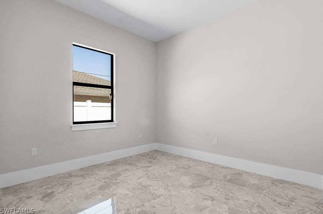 689 101 Ave, Naples FL 34108-3206 exterior