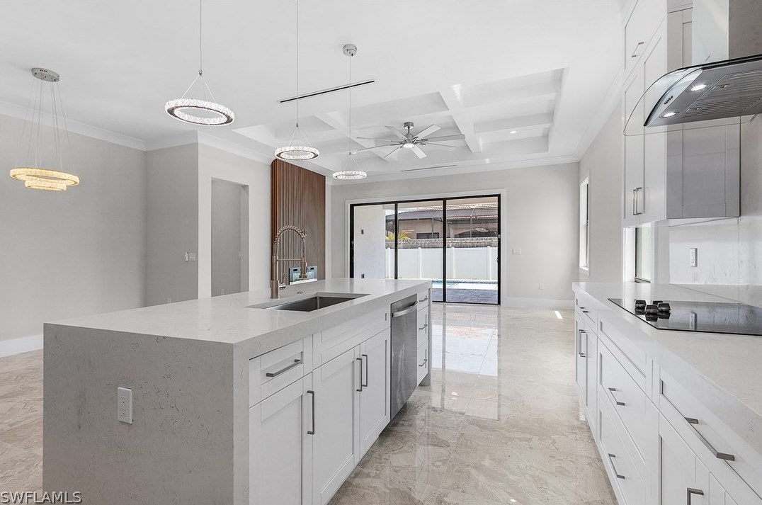 689 101 Ave, Naples FL 34108-3206 exterior