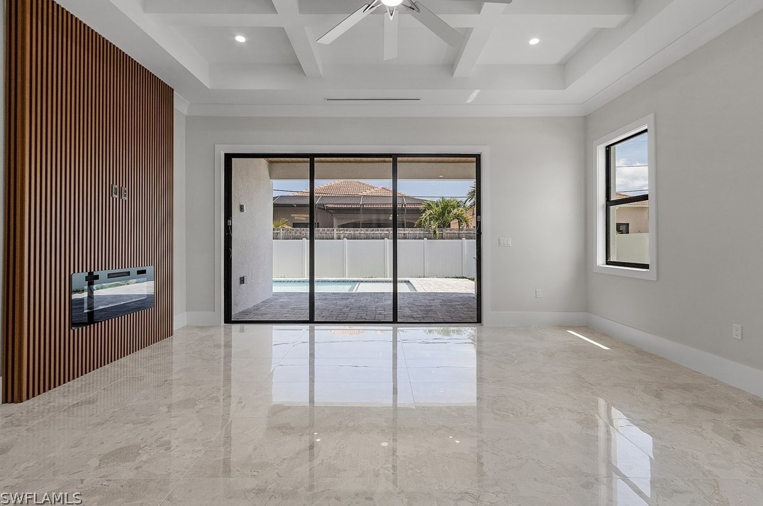 689 101 Ave, Naples FL 34108-3206 exterior