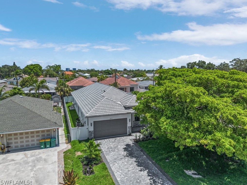 689 101 Ave, Naples FL 34108-3206 exterior