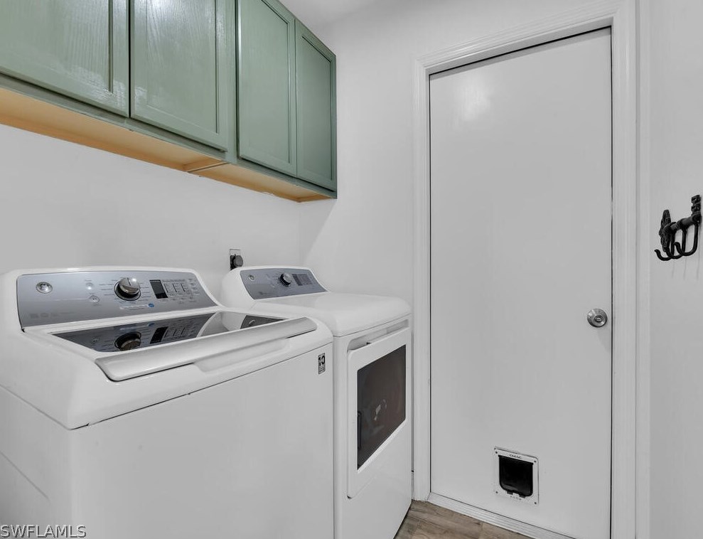 1621 6 Ln, Cape Coral FL  33990-1606 exterior