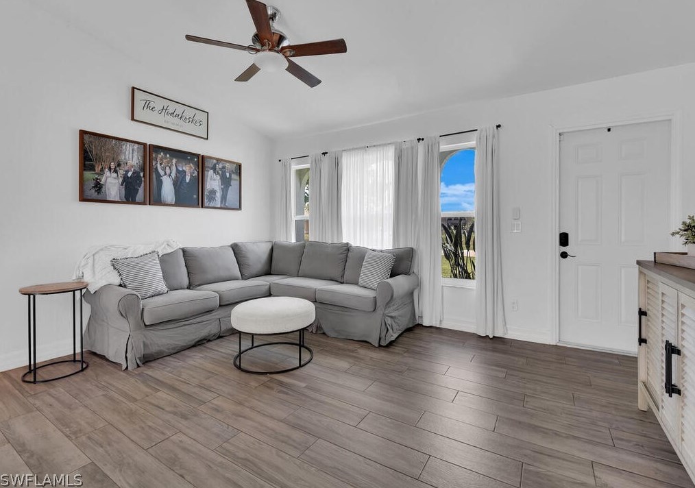 1621 6 Ln, Cape Coral FL  33990-1606 exterior