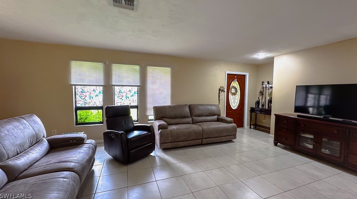2407 Del Ray Pl, Lehigh Acres, FL 33936